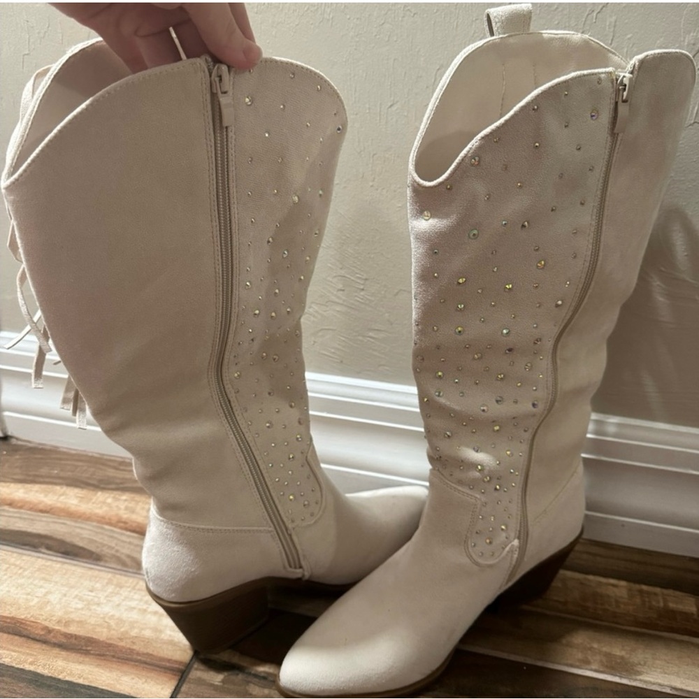 Fringe White Knee-High Boots - Picture 5 of 7